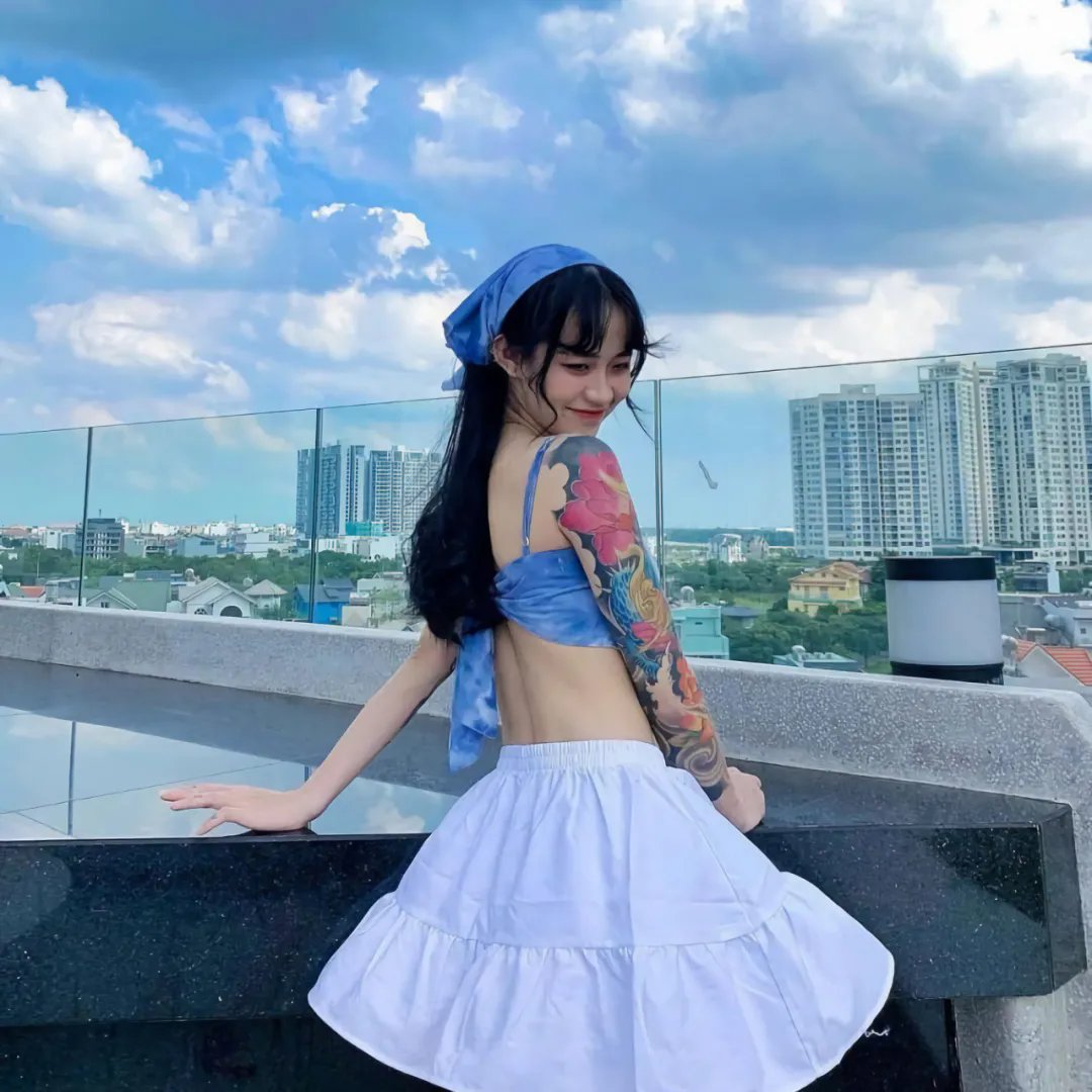 小女孩莫妮卡